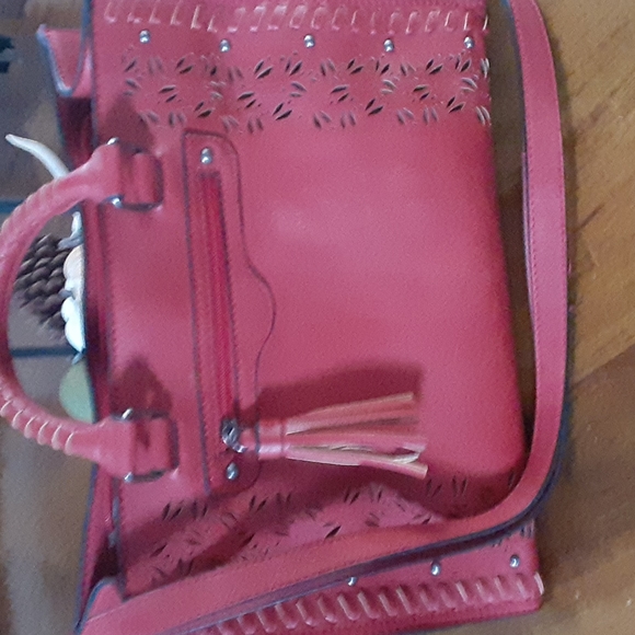 Red vegan leather bag. - Picture 4 of 7